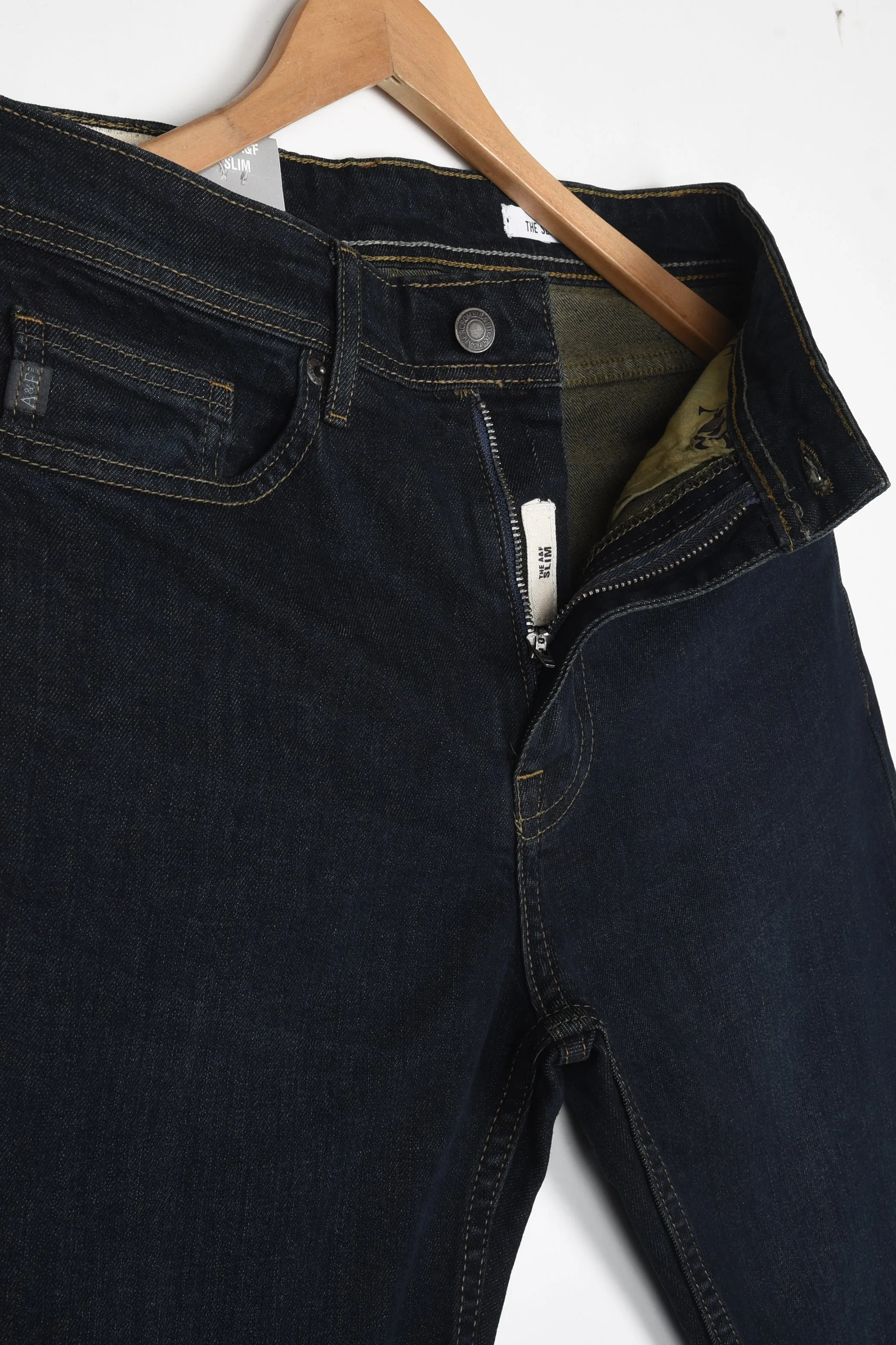 A&F CLASSIC RIGID JEANS