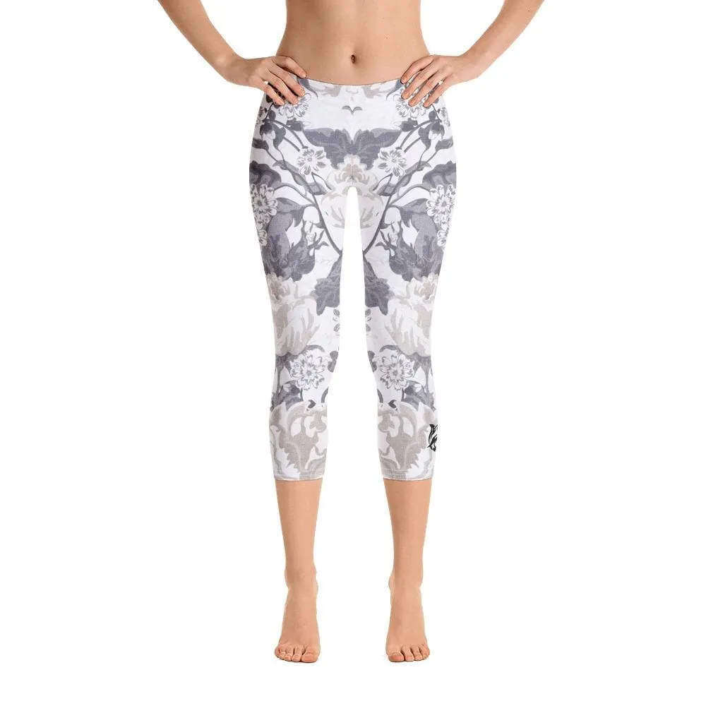 Elegant Dame ~ Capri Leggings