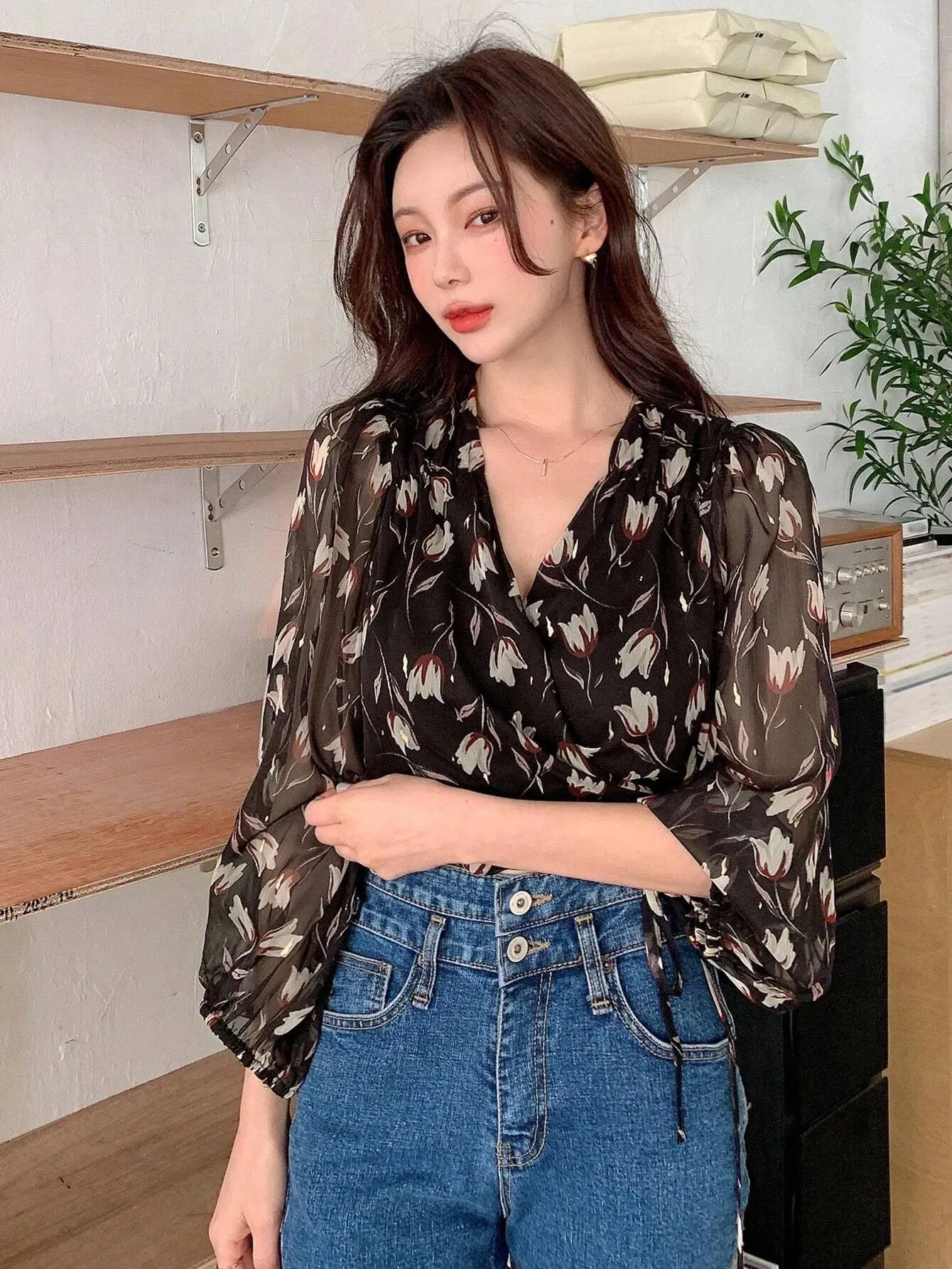 SHEIN DAZY Floral Print Lantern Sleeve Wrap Detail Blouse