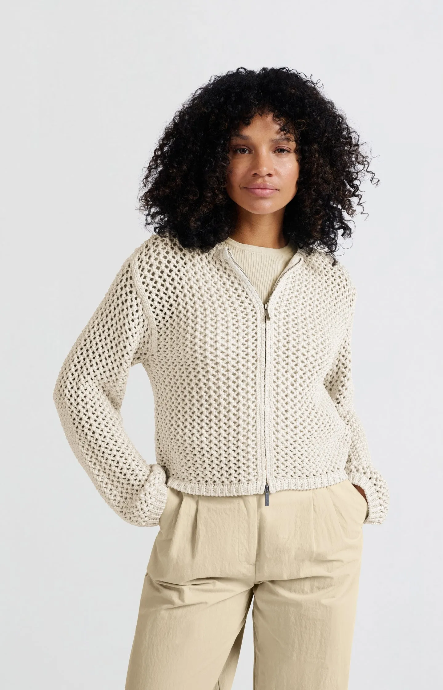 Sleeveless top with side button details and fitted fit