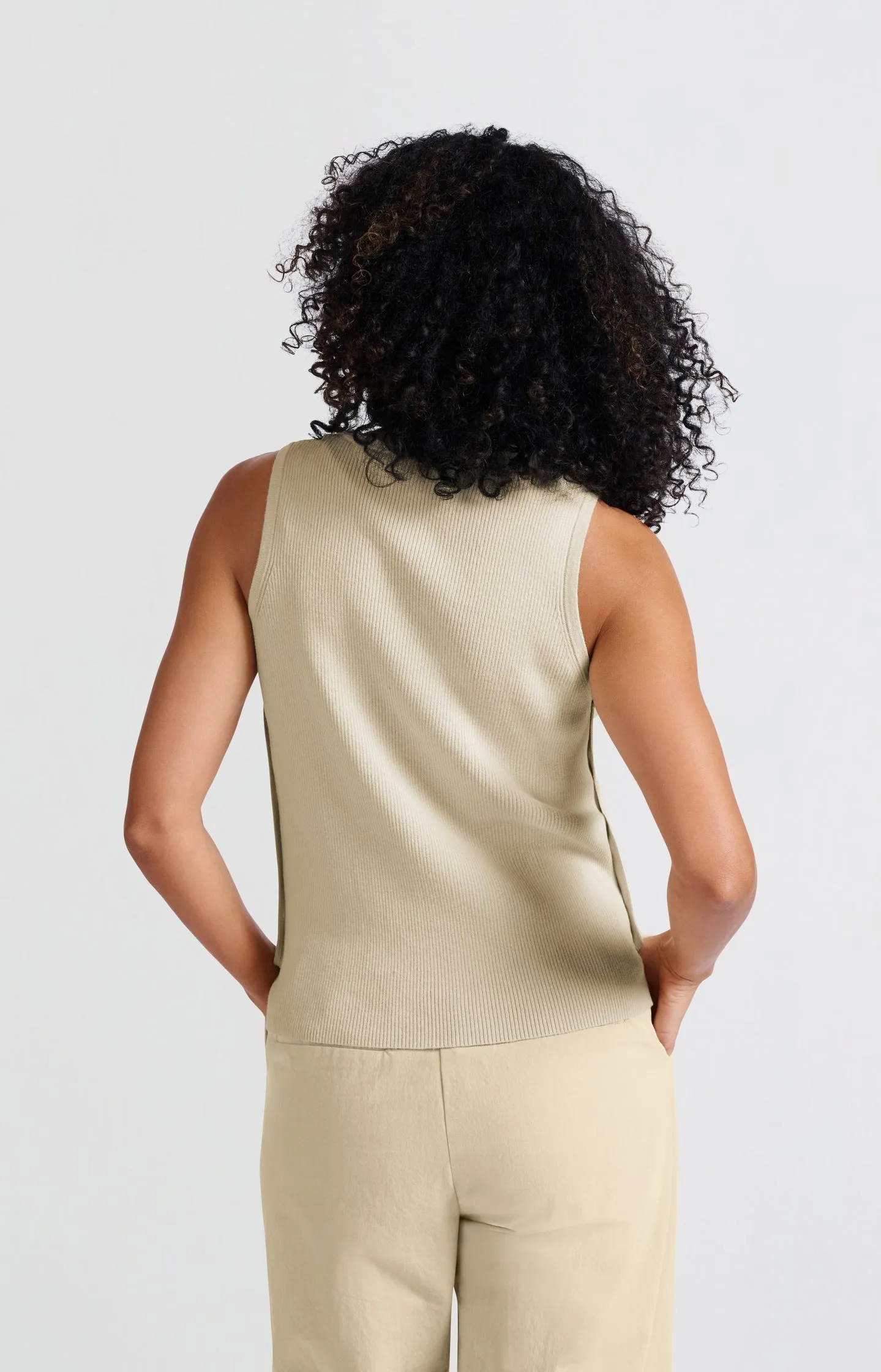 Sleeveless top with side button details and fitted fit